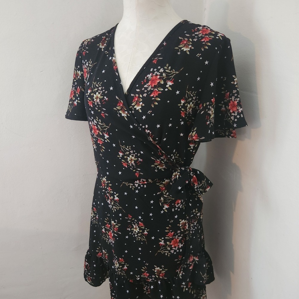 Floral Star Print Wrap Mini Dress Black Red White Short Sleeve Ruffle Hem Medium - Picture 8 of 8